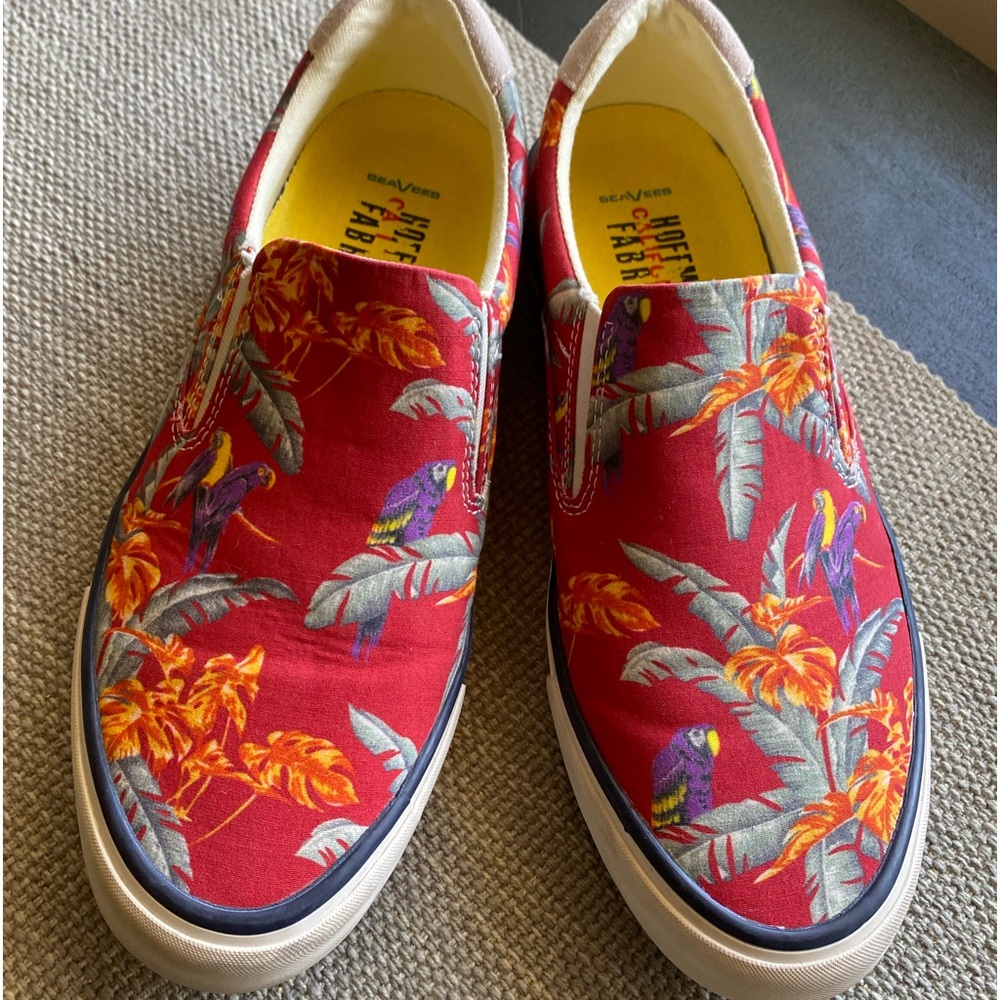 SeaVees California Hoffman.  Tropical/Hawaiian print.